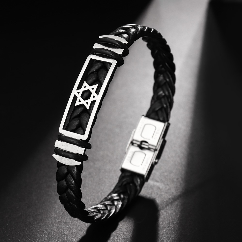 צמיד Bold Shield – עיצוב חזק עם משמעות עמוקה